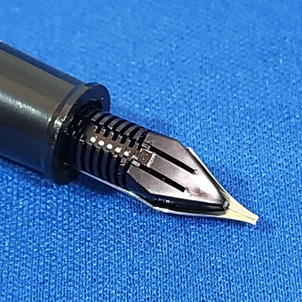 Vintage Mid Century‎ Sheaffer No Nonsense Fountain Pen In White Made In USA Flaw